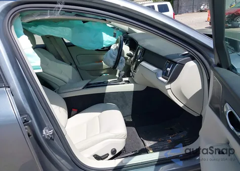 2020 Volvo S60 T6 Momentum из США, поврежденный, VIN 7JRA22TK8LG063920